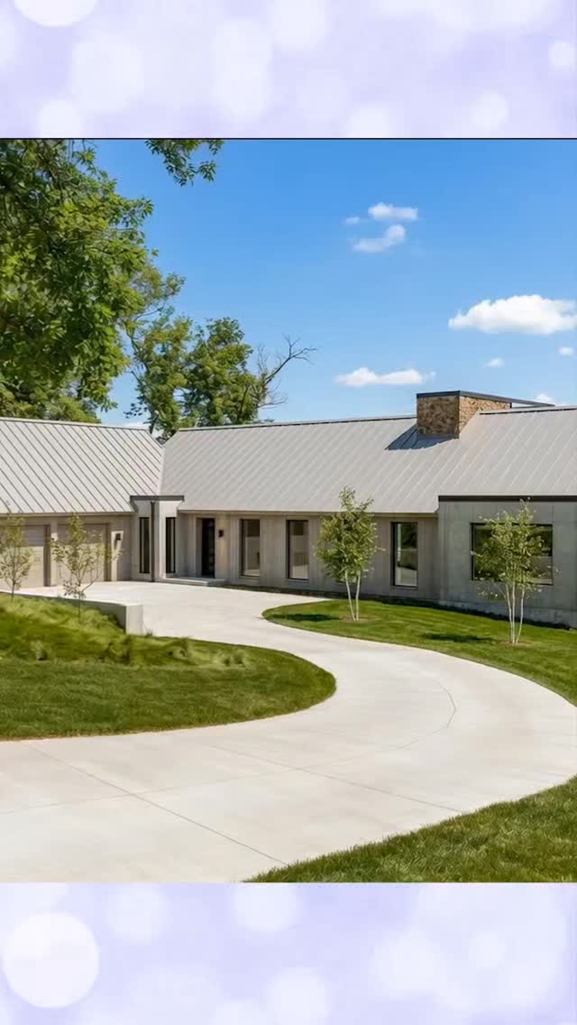 New construction home overlooking Lake Minnewashta in Excelsior. Awesome architectural solution to a scenic but sloping lakeside site by @tjmajdecki and pitch-perfect design by @marthadaytondesign
.

#modernhomes #contemporaryhome @lakesideliving @scandinavianstyle #dovetailbuilt #dovetailrenovation @spacecrafting_photography