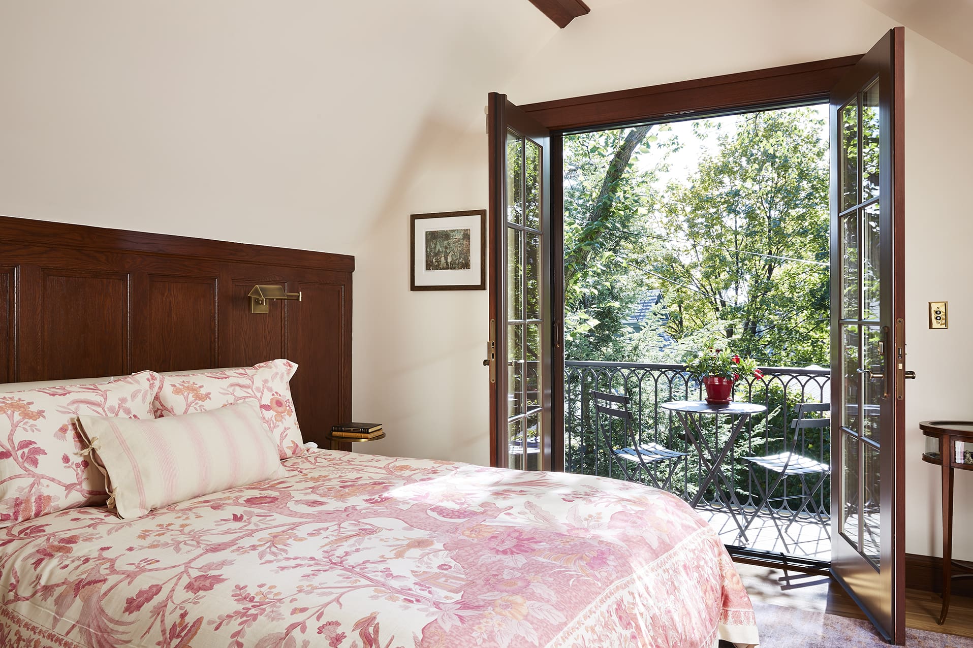 Lowry Hill Carriage House